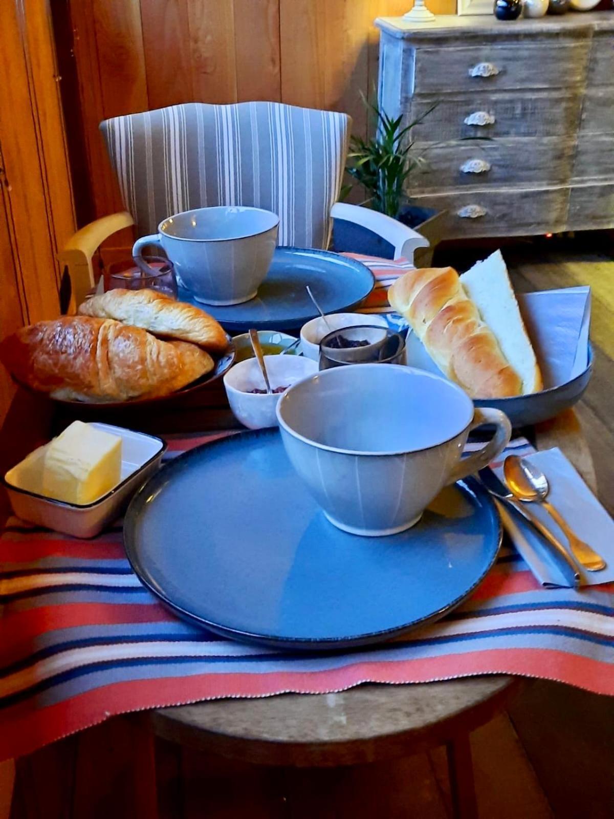 Bed and Breakfast Pierres Et Jardins Senlis  Exterior foto