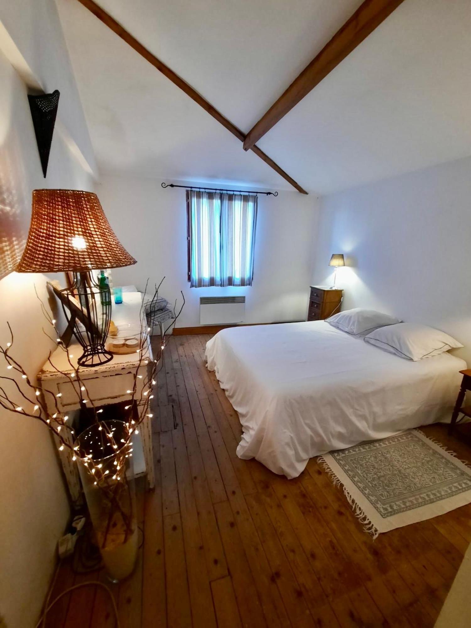 Bed and Breakfast Pierres Et Jardins Senlis  Exterior foto
