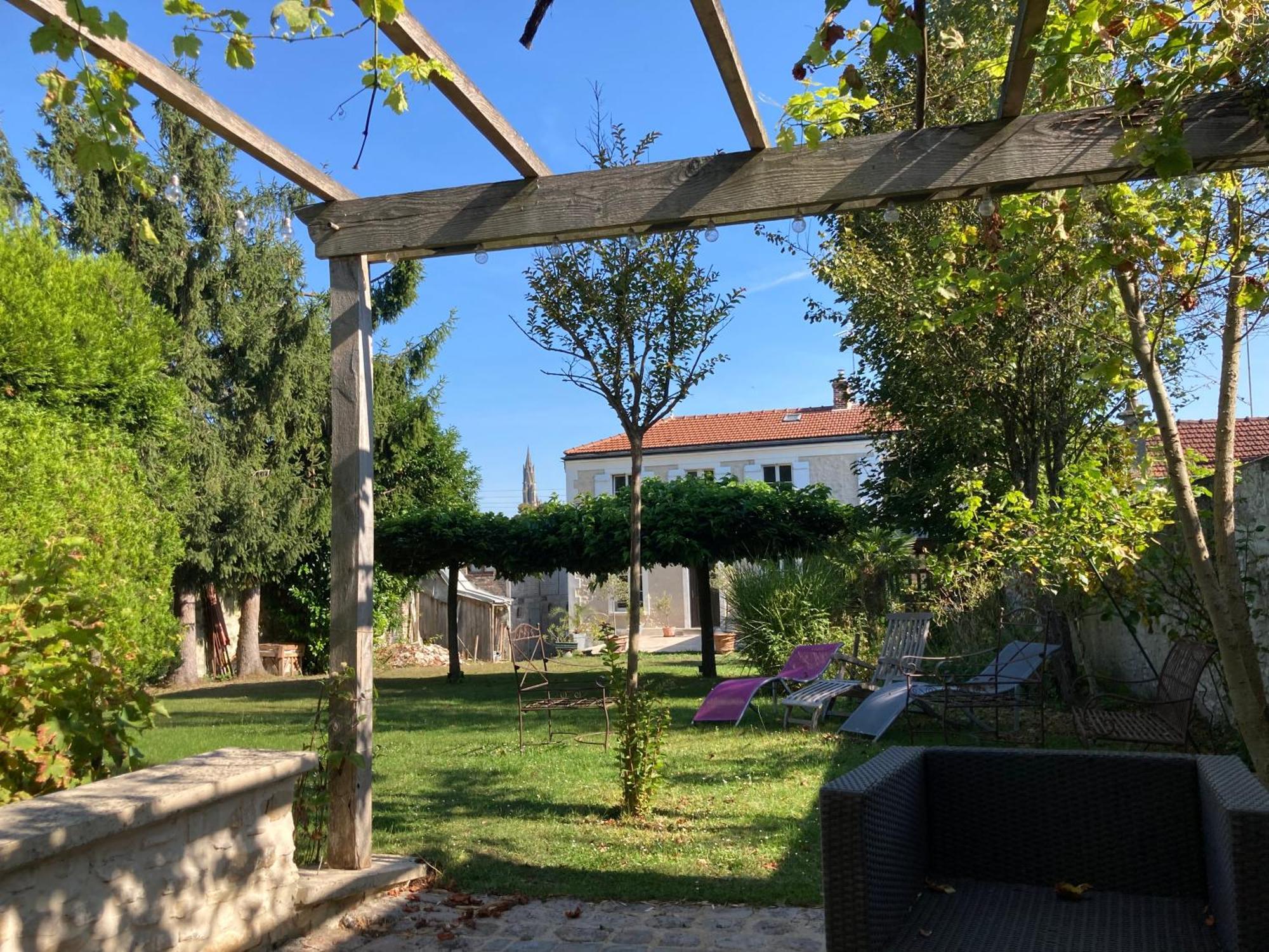 Bed and Breakfast Pierres Et Jardins Senlis  Exterior foto