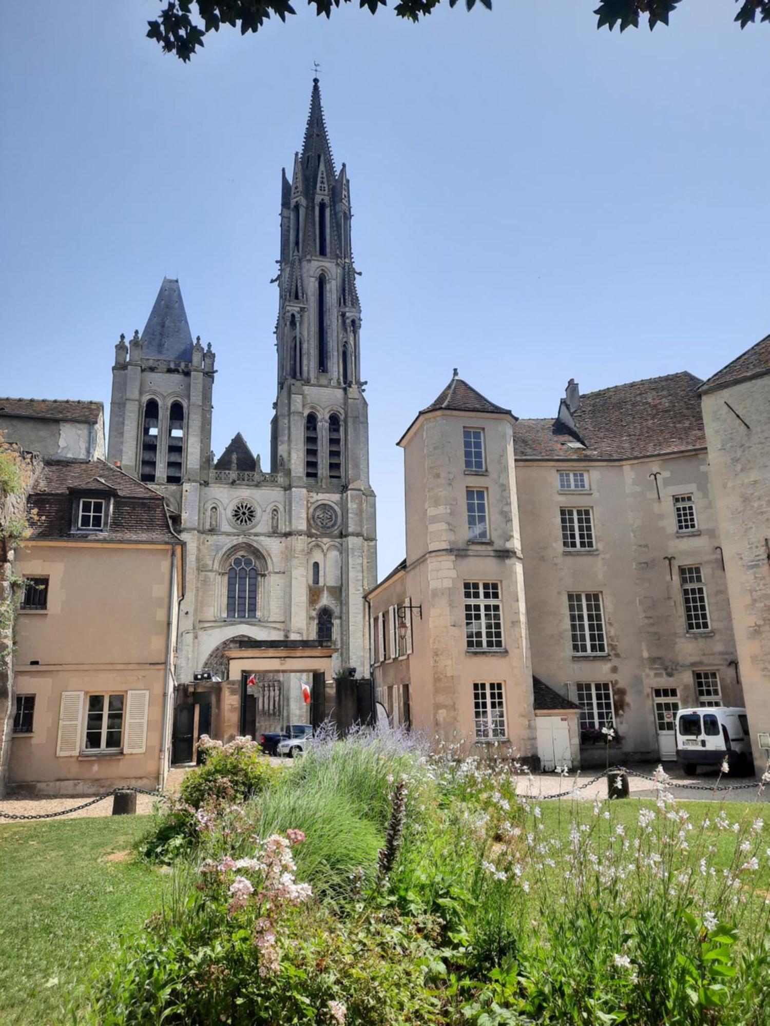 Bed and Breakfast Pierres Et Jardins Senlis  Exterior foto